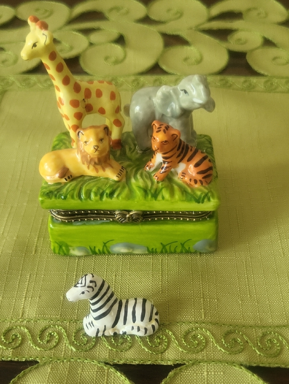 Lion, Tiger, Giraffe & Elephant Ceramic Trinket Box + loose Zebra